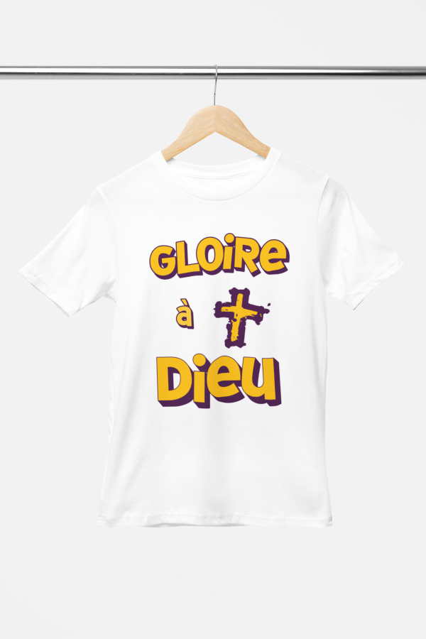 mockup-of-a-round-neck-bella-canvas-t-shirt-placed-on-a-hanger-m33392(5) T-shirt chrétien "Gloire à Dieu" | Style contemporain